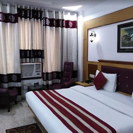 Tjs Royal Hotel Delhi Kültér fotó
