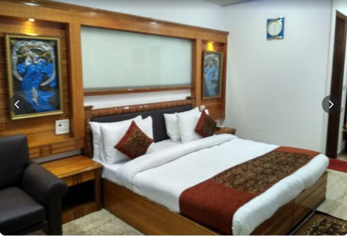 Tjs Royal Hotel Delhi Kültér fotó