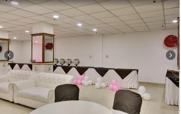 Tjs Royal Hotel Delhi Kültér fotó