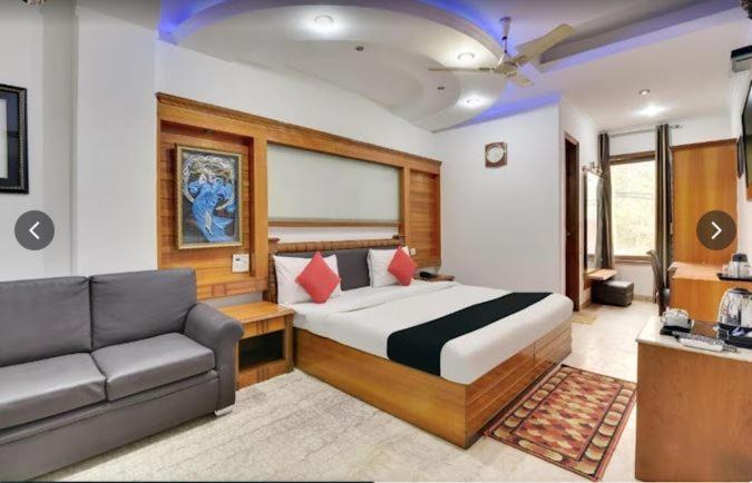Tjs Royal Hotel Delhi Kültér fotó