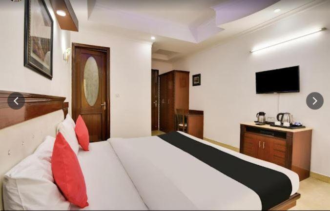 Tjs Royal Hotel Delhi Kültér fotó