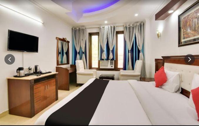 Tjs Royal Hotel Delhi Kültér fotó